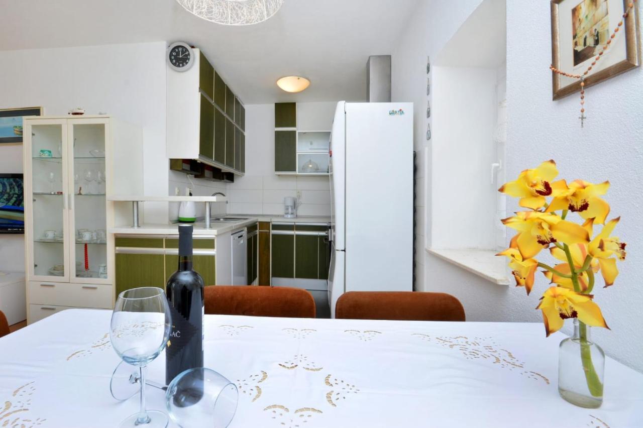 Apartman Vanda Lägenhet Podstrana Exteriör bild