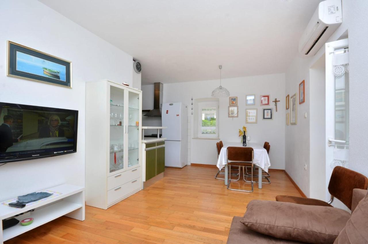 Apartman Vanda Lägenhet Podstrana Exteriör bild